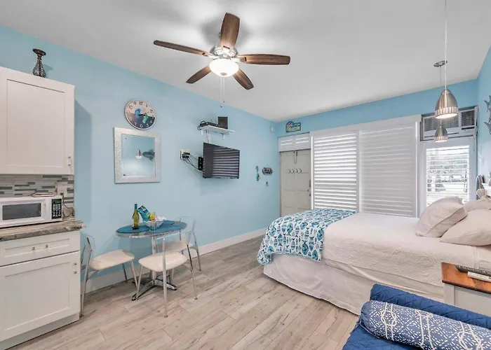 Picturesque Waterfront Apartment *