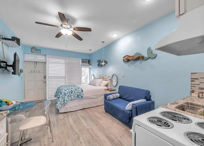 Picturesque Waterfront Apartamento